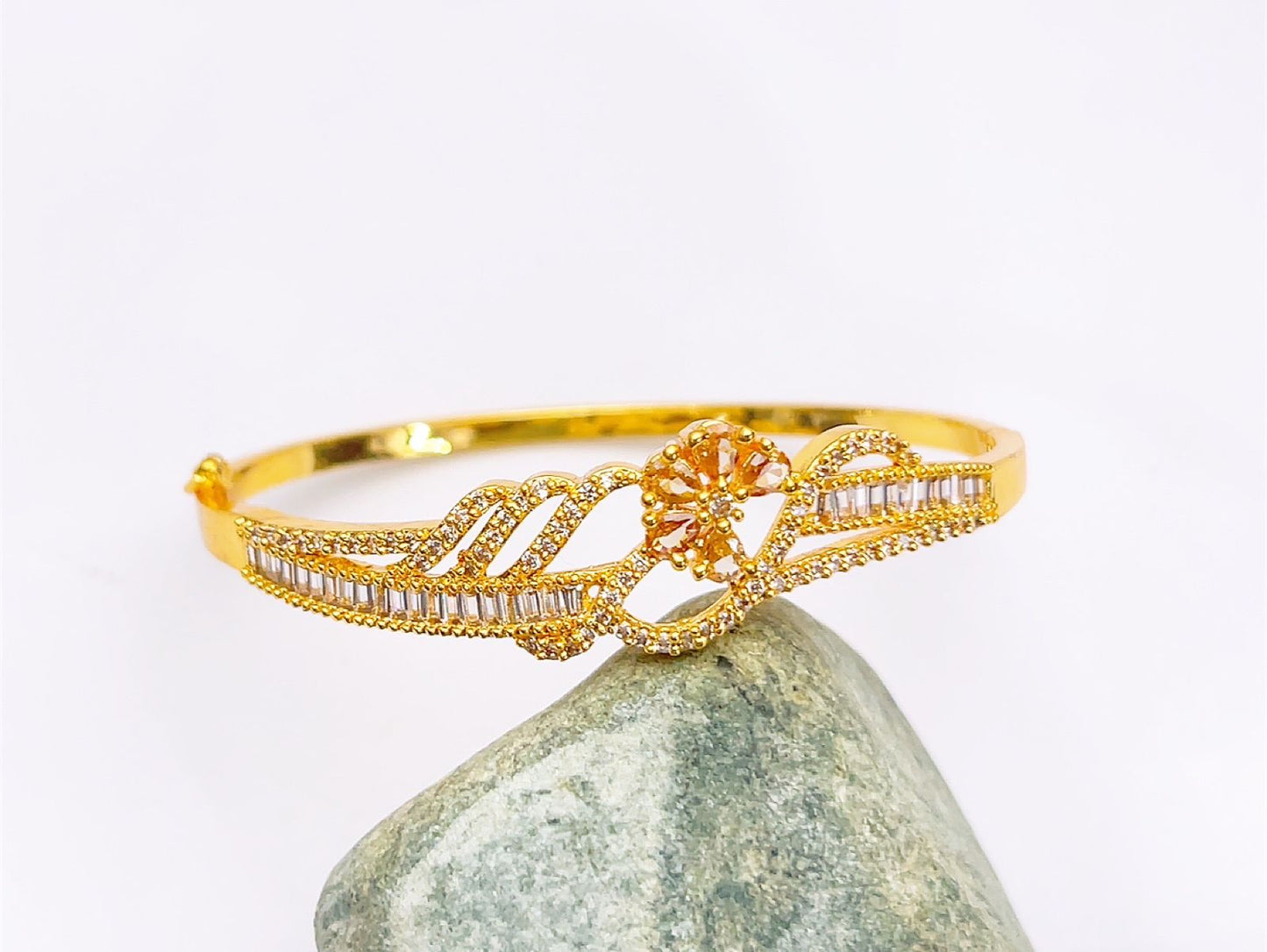 One carat kara bracelet in real stones fine quality