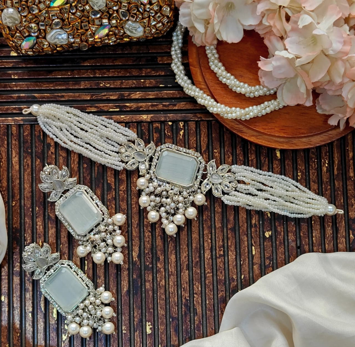Beautiful Zarqoon stone Egyption style Trendi Choker