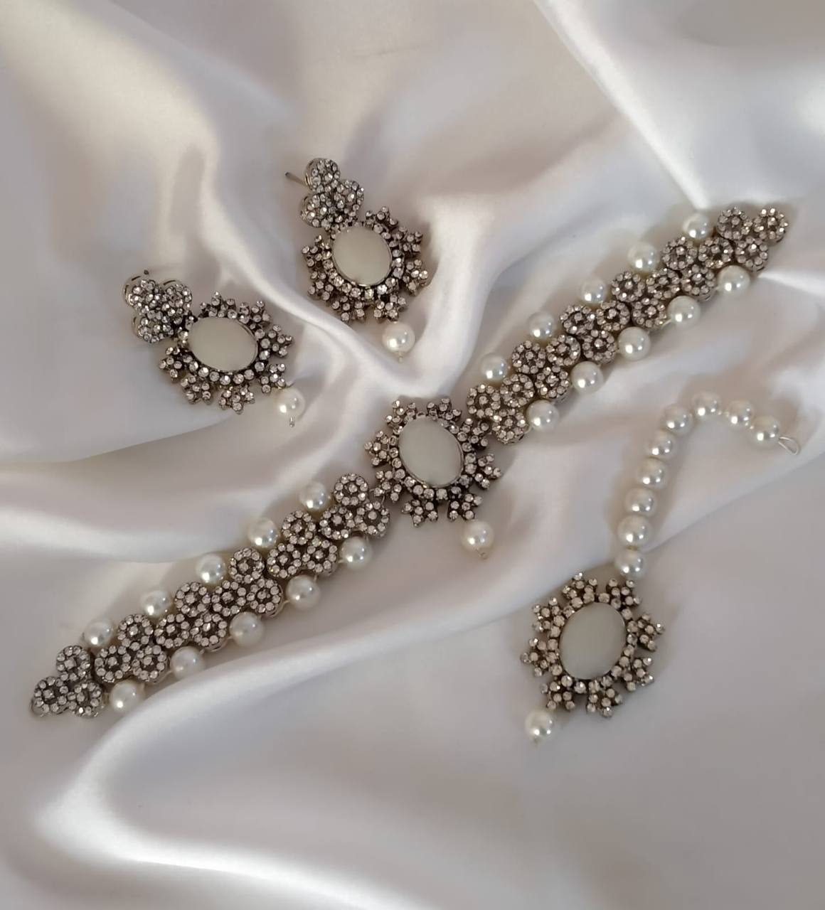 Premium Quality Stones Patti Chokkar Set With Teeka