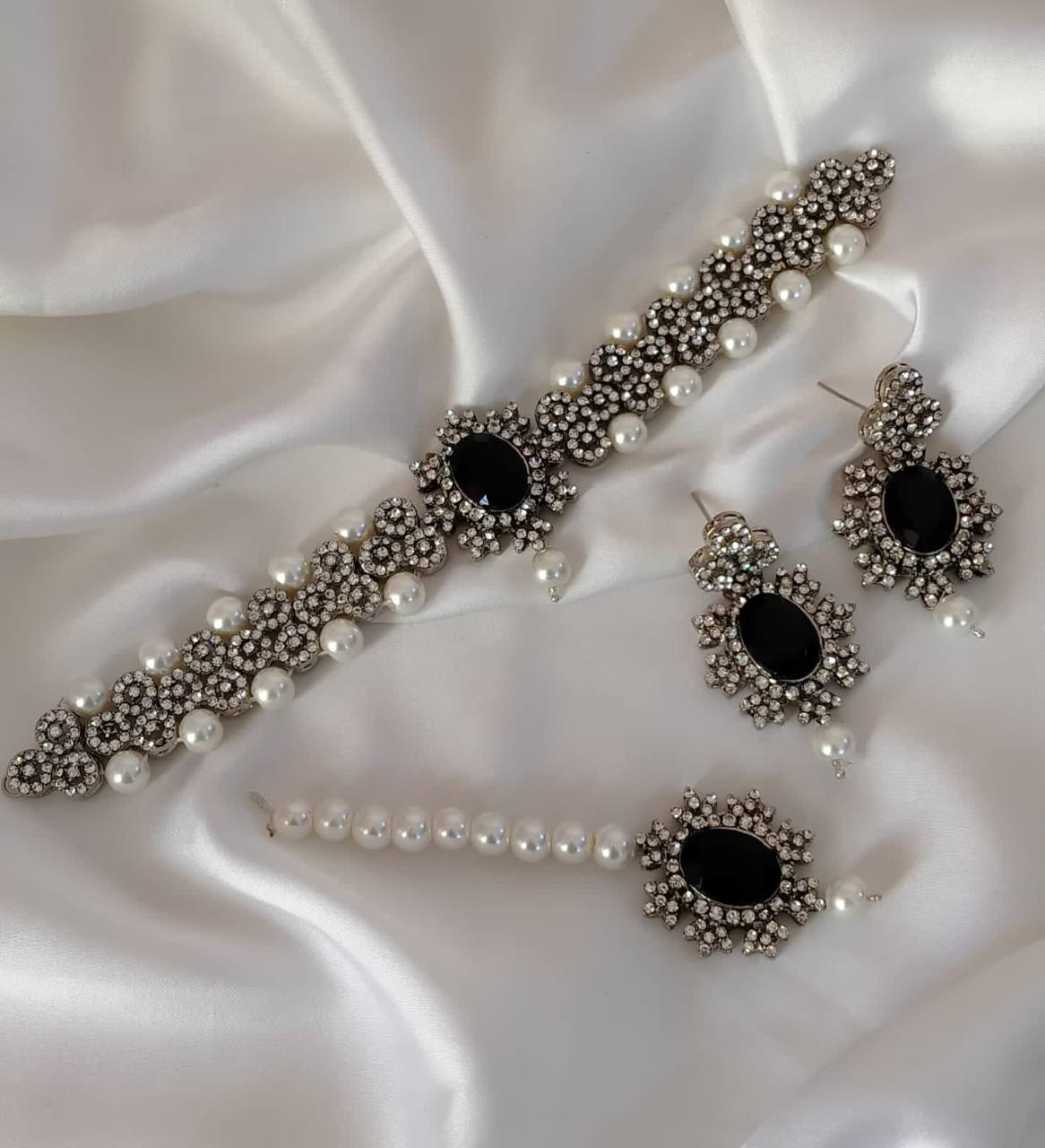 Premium Quality Stones Patti Chokkar Set With Teeka