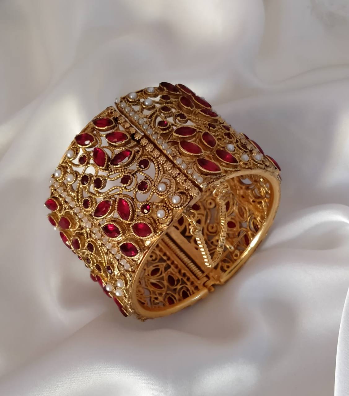 Premium Quality Zircon Stone Openable Bangle
