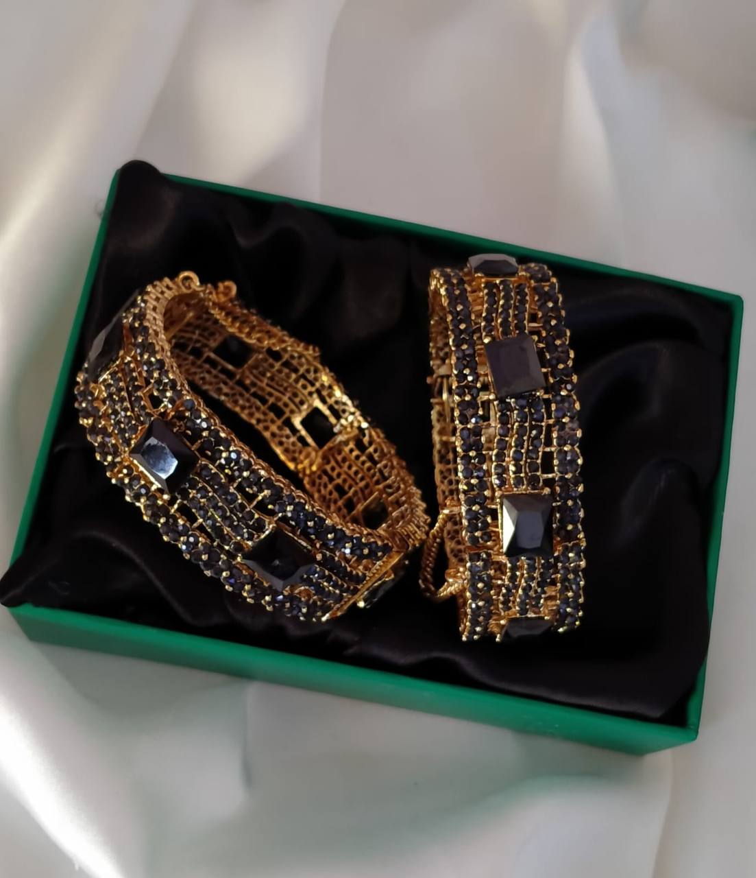 Premium Quality Nauratan with Stone Openable Bangles