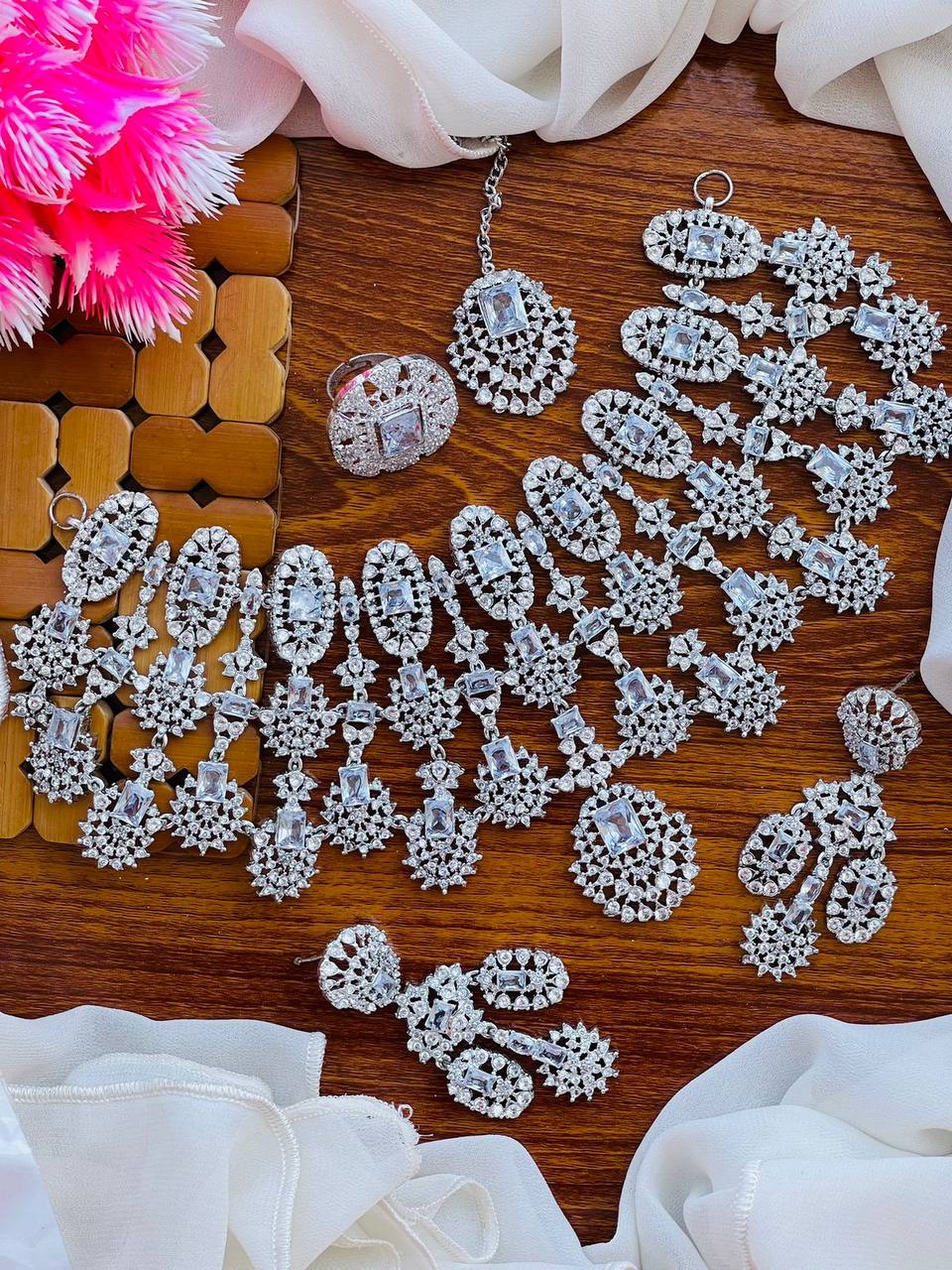 Zircon Set