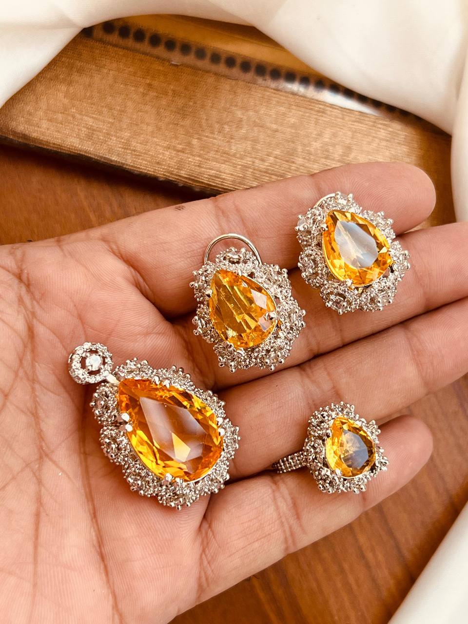 Zircon Collor Set