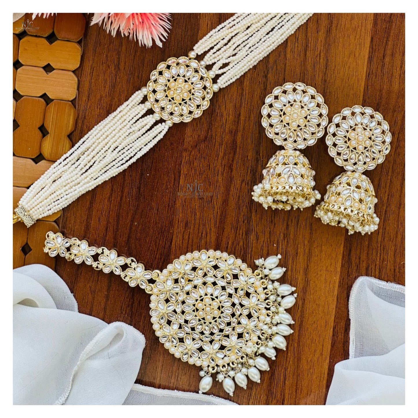 Dabbi Kundan choker set