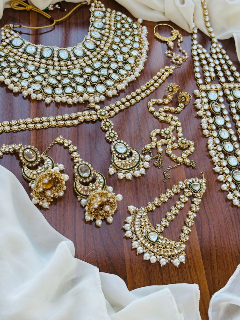 Dabbiiii Kundan bridal set