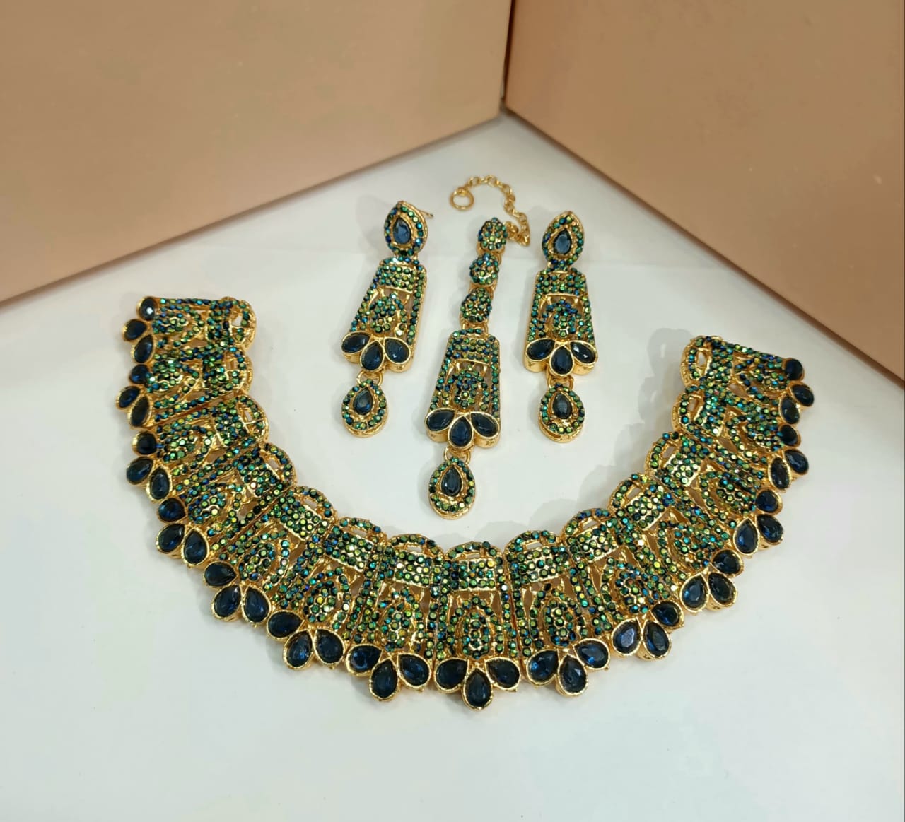 Premium quality Turkish stones necklace set with teeka