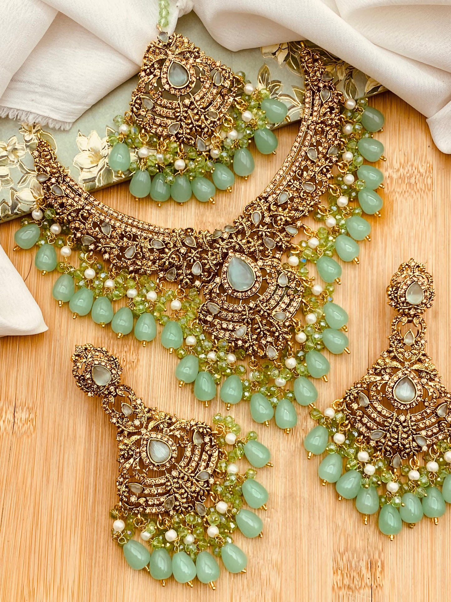 Bridal necklace set