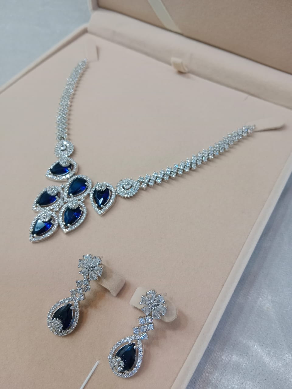 Zircon necklace set