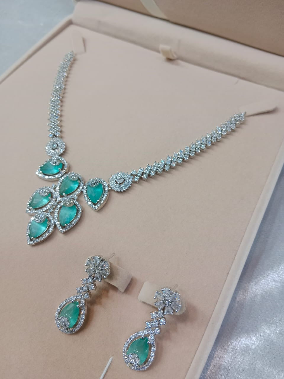 Zircon necklace set