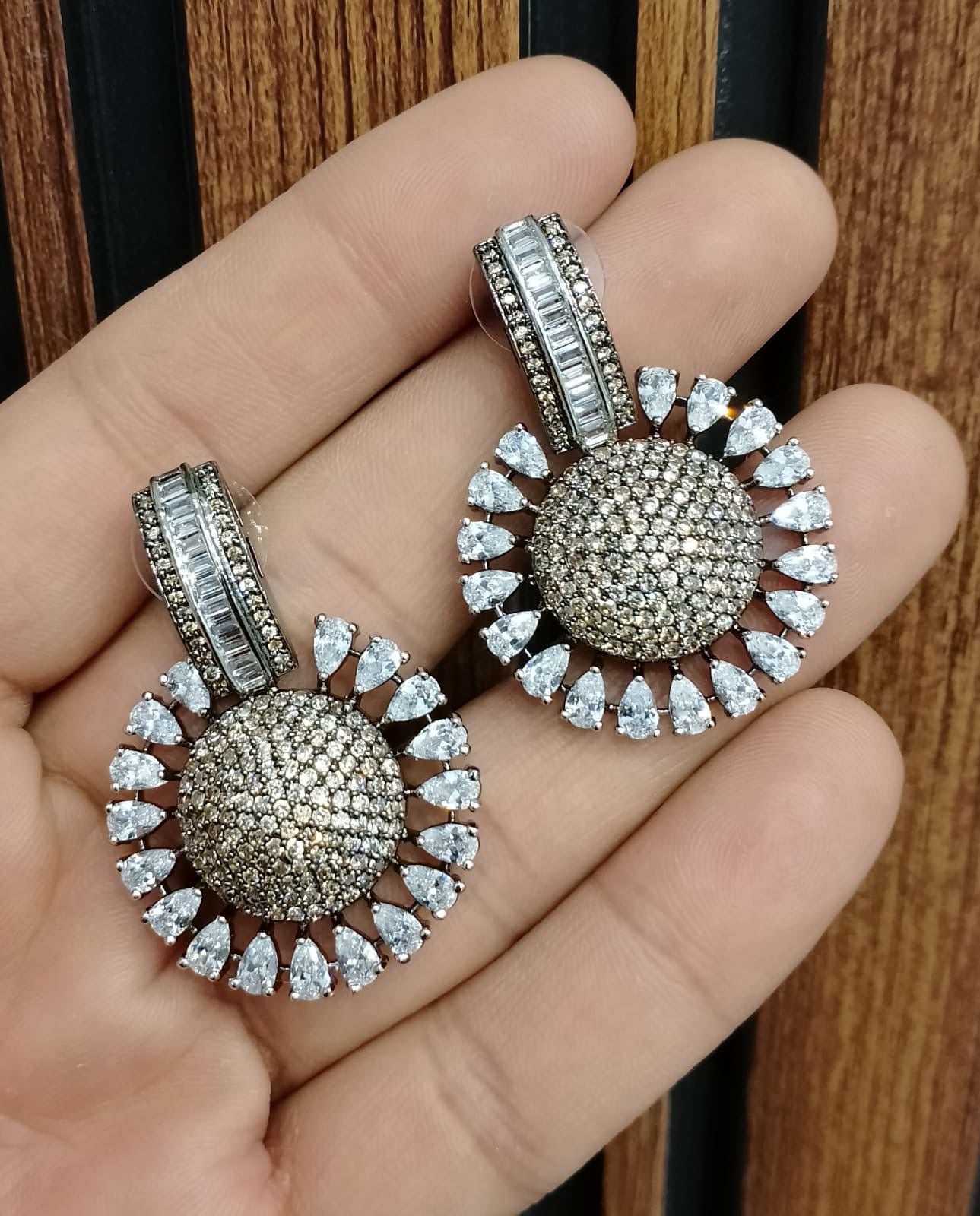 Zircon earrings