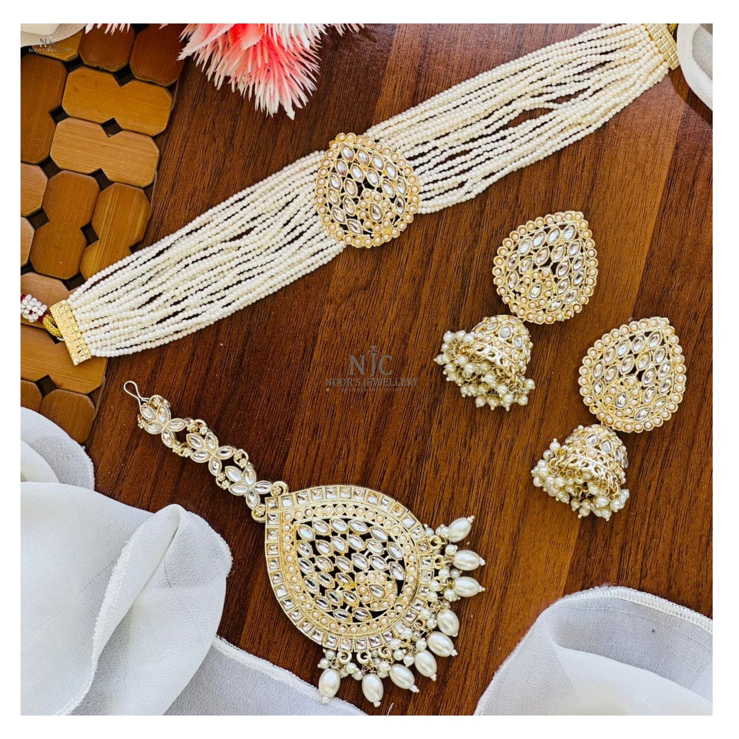 Dabbi Kundan choker set