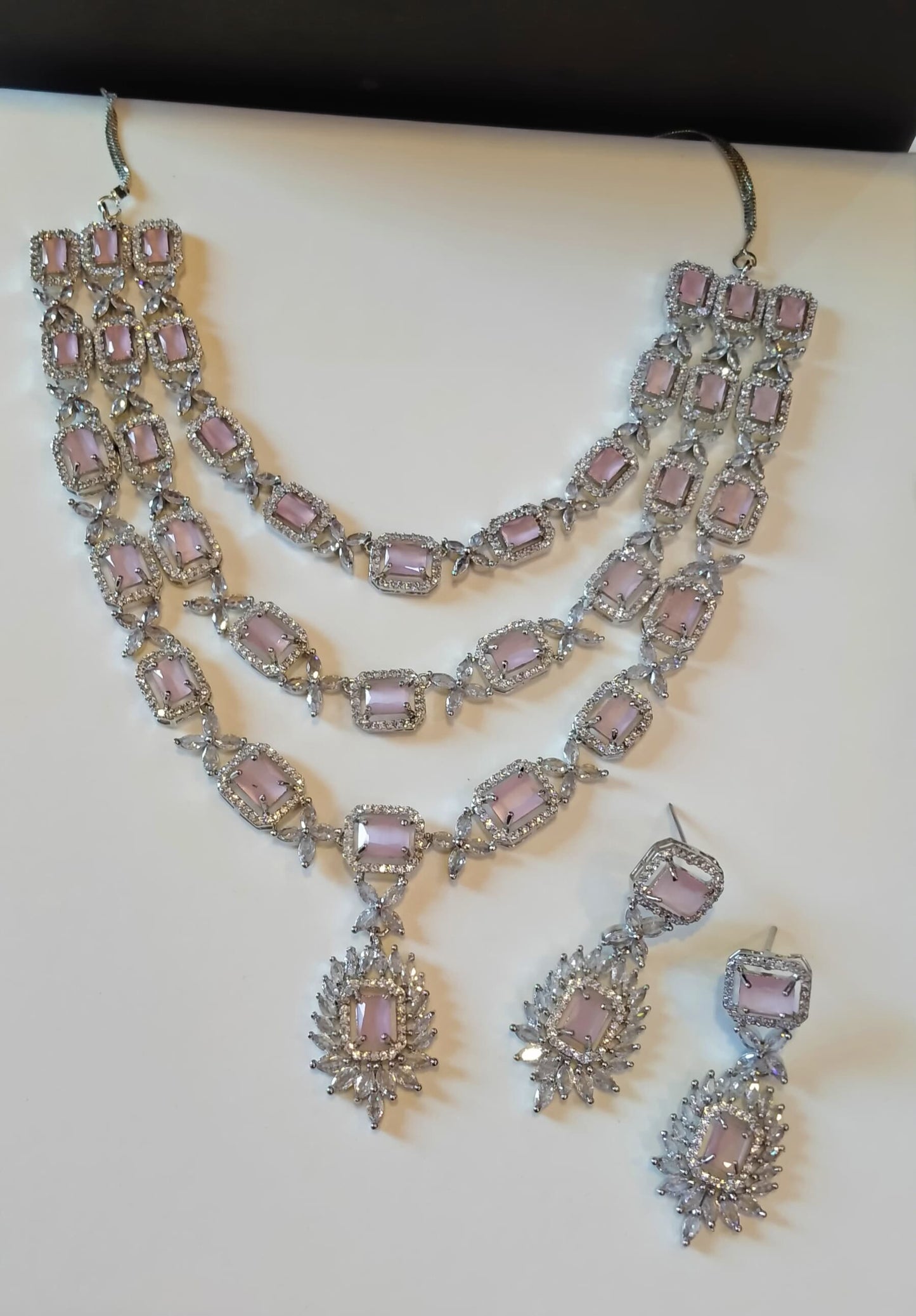 Three layered necklace set