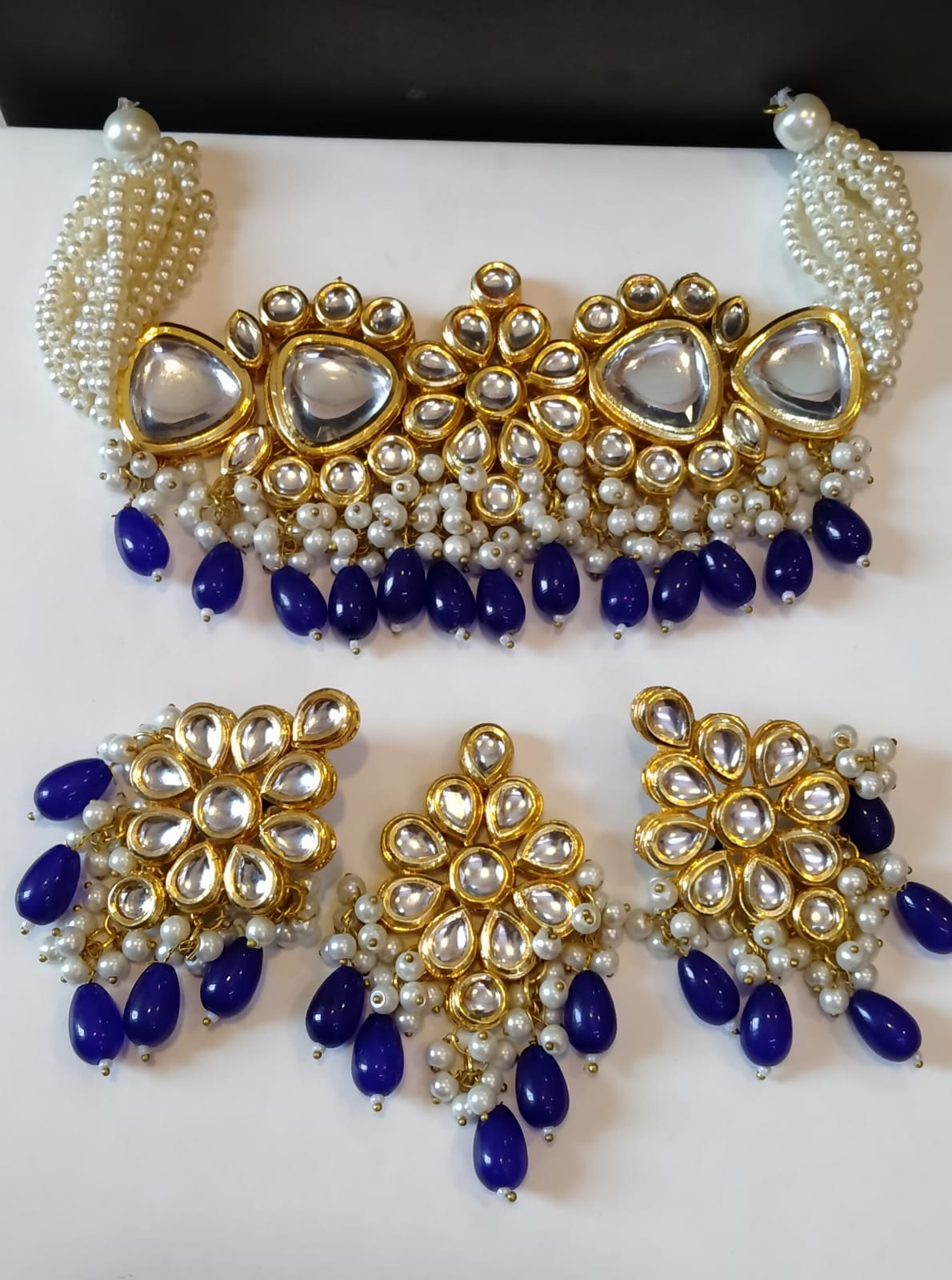 Choker sets with bindiya