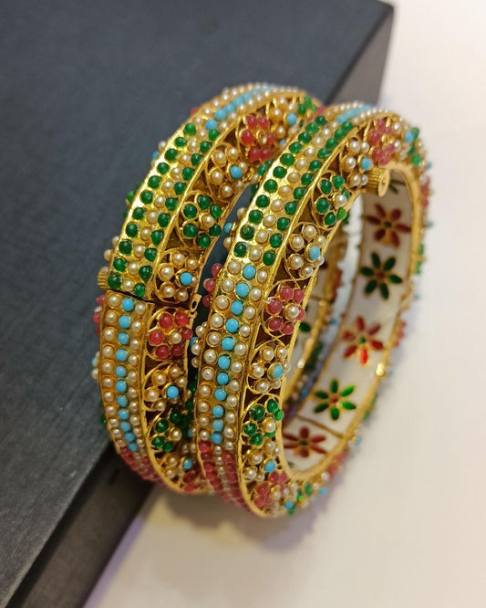 *Kundan Jaroo MeenaKari Kara’s*