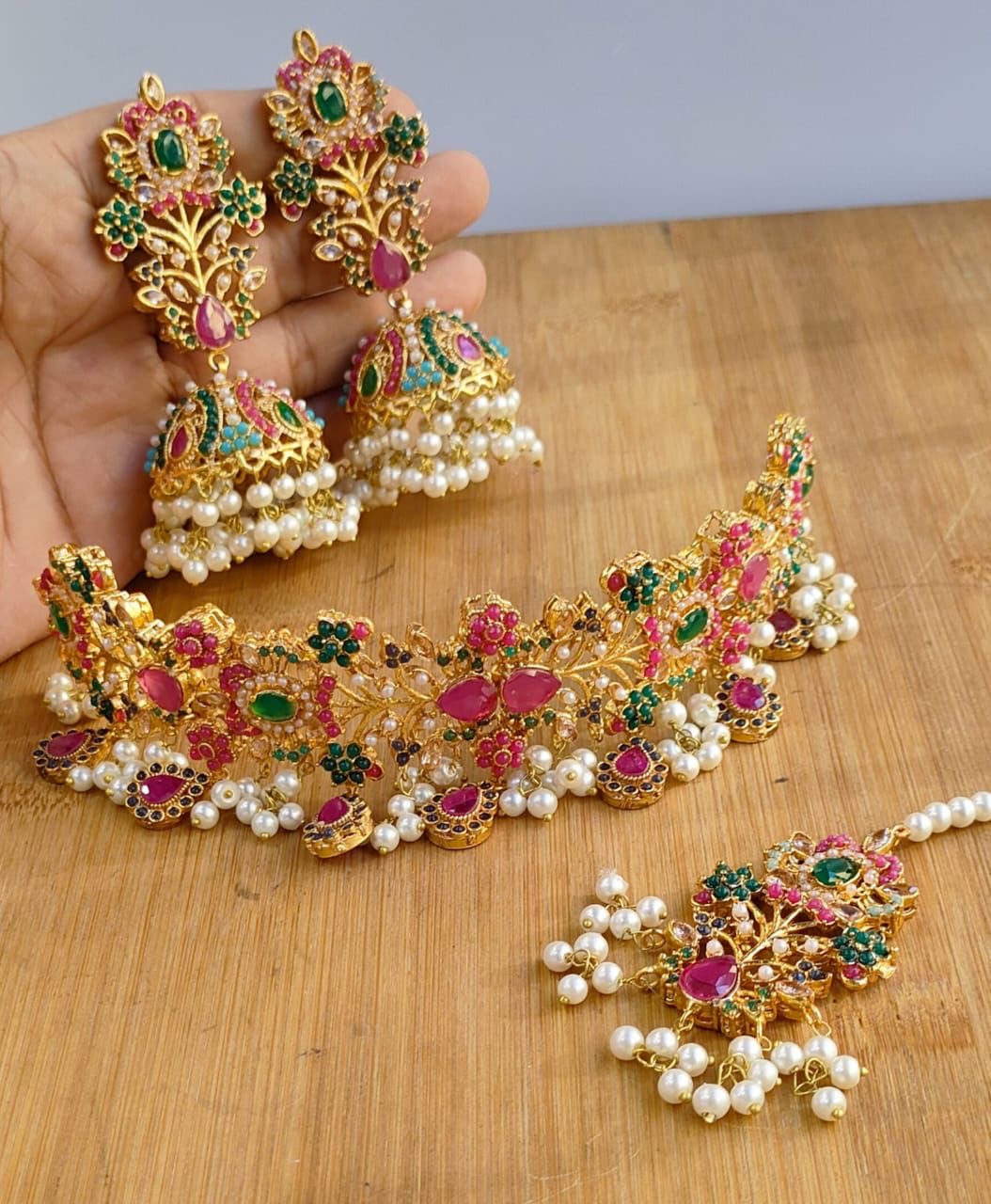 *MultiColoured Choker Set with Bindiya*