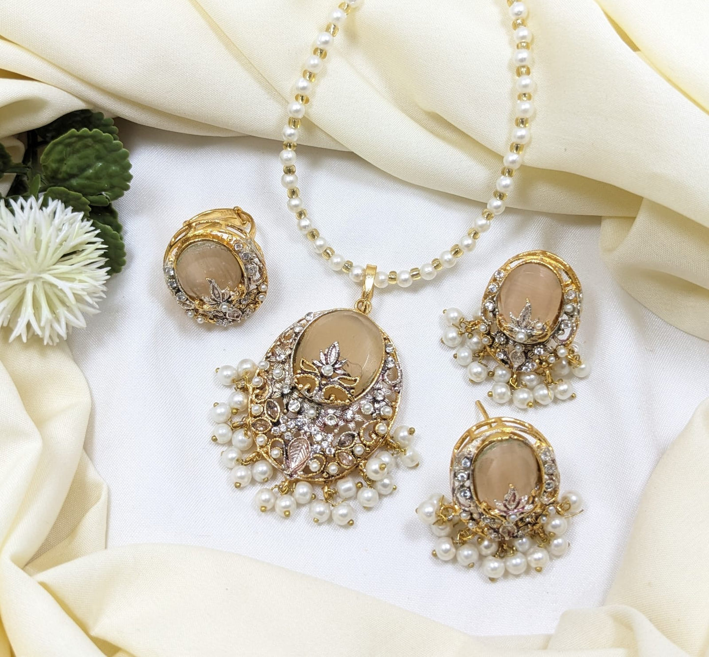 *Pearl Gajra Kit/Pendant Sets*