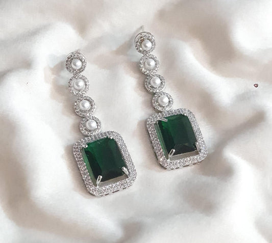 *Fashionable Zircon Earrings*