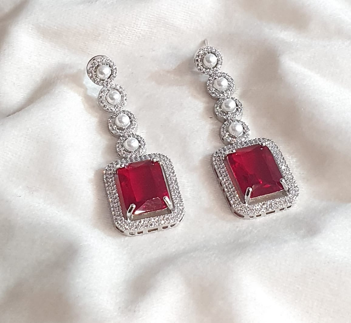 *Fashionable Zircon Earrings*