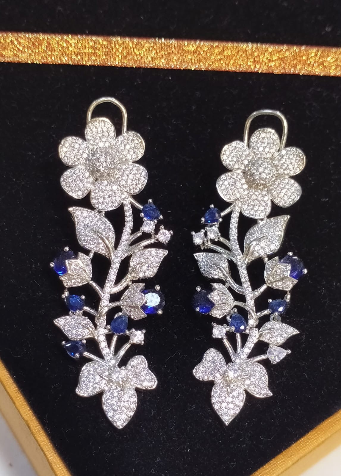 *Zircon Flower Step Earrings*