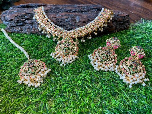 Hyderabadiii noratan necklace set 
Limited stock