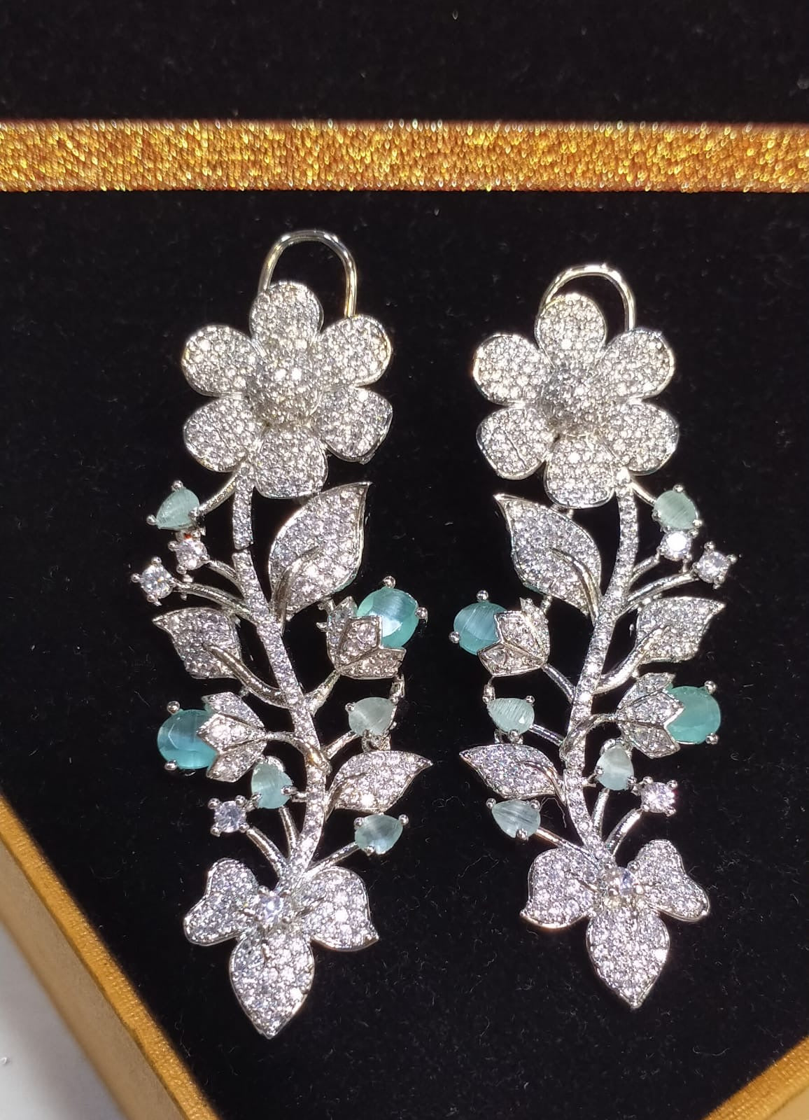 *Zircon Flower Step Earrings*