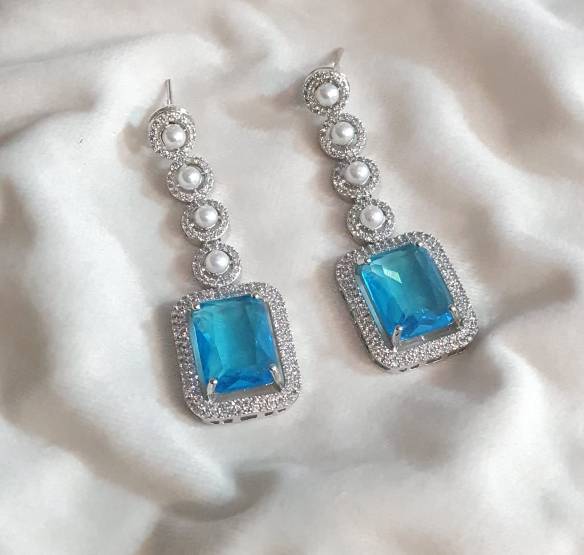 *Fashionable Zircon Earrings*