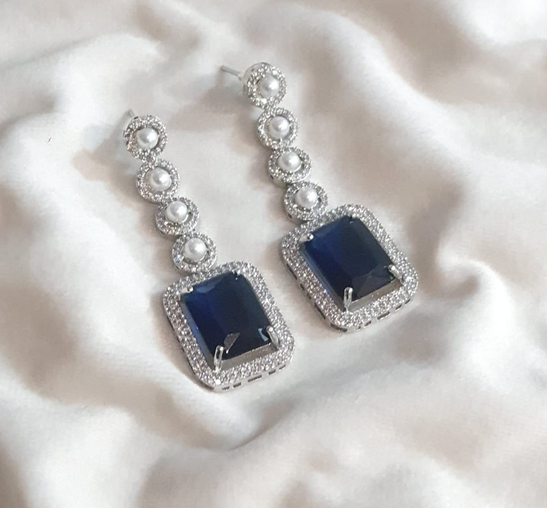 *Fashionable Zircon Earrings*