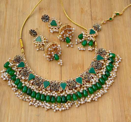 Flower necklace set