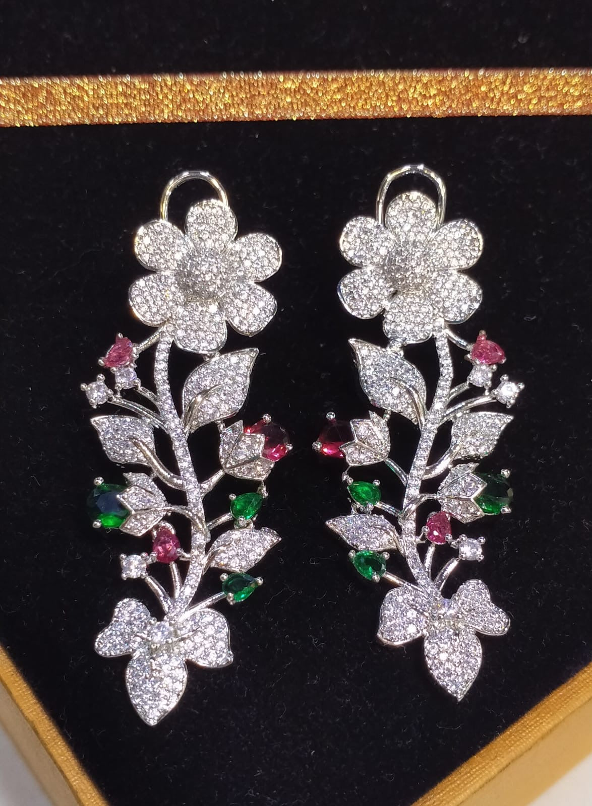 *Zircon Flower Step Earrings*