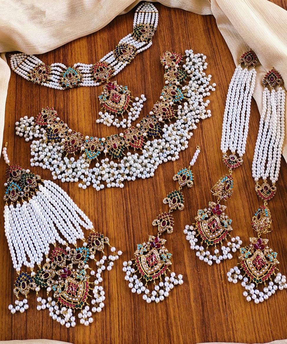 *New Design Casting Fine Quality Stylish Bridal Set*