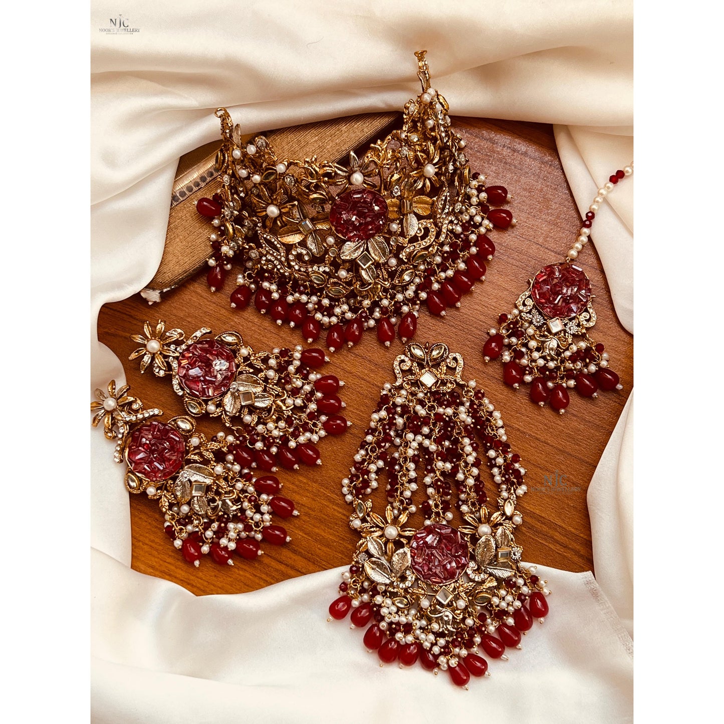 beautiful Elegant crush bridal set fine quality