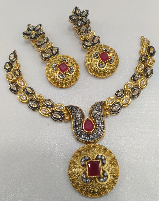 Modern necklace set