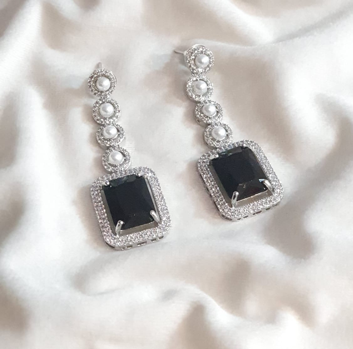 *Fashionable Zircon Earrings*