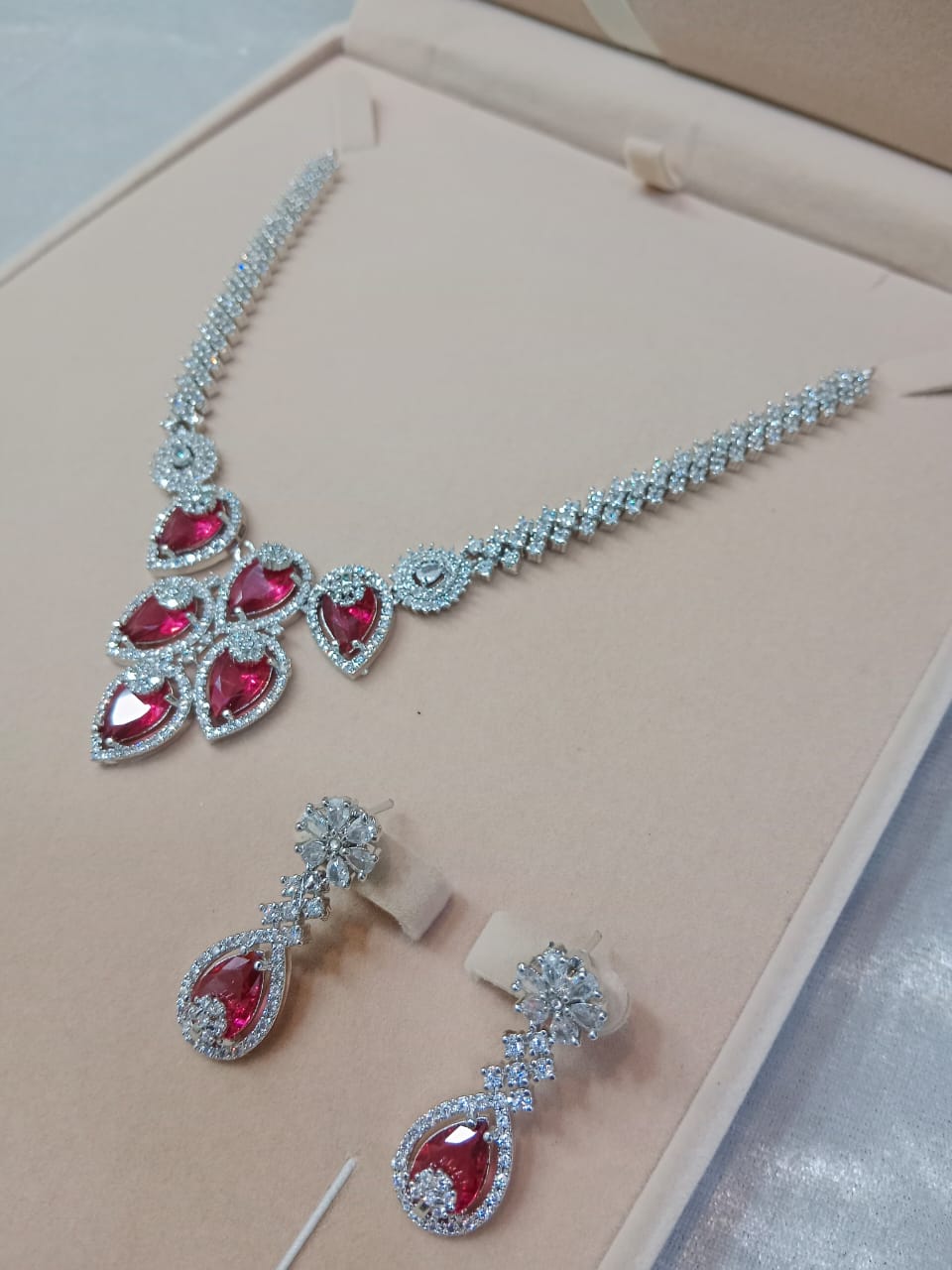 Zircon necklace set