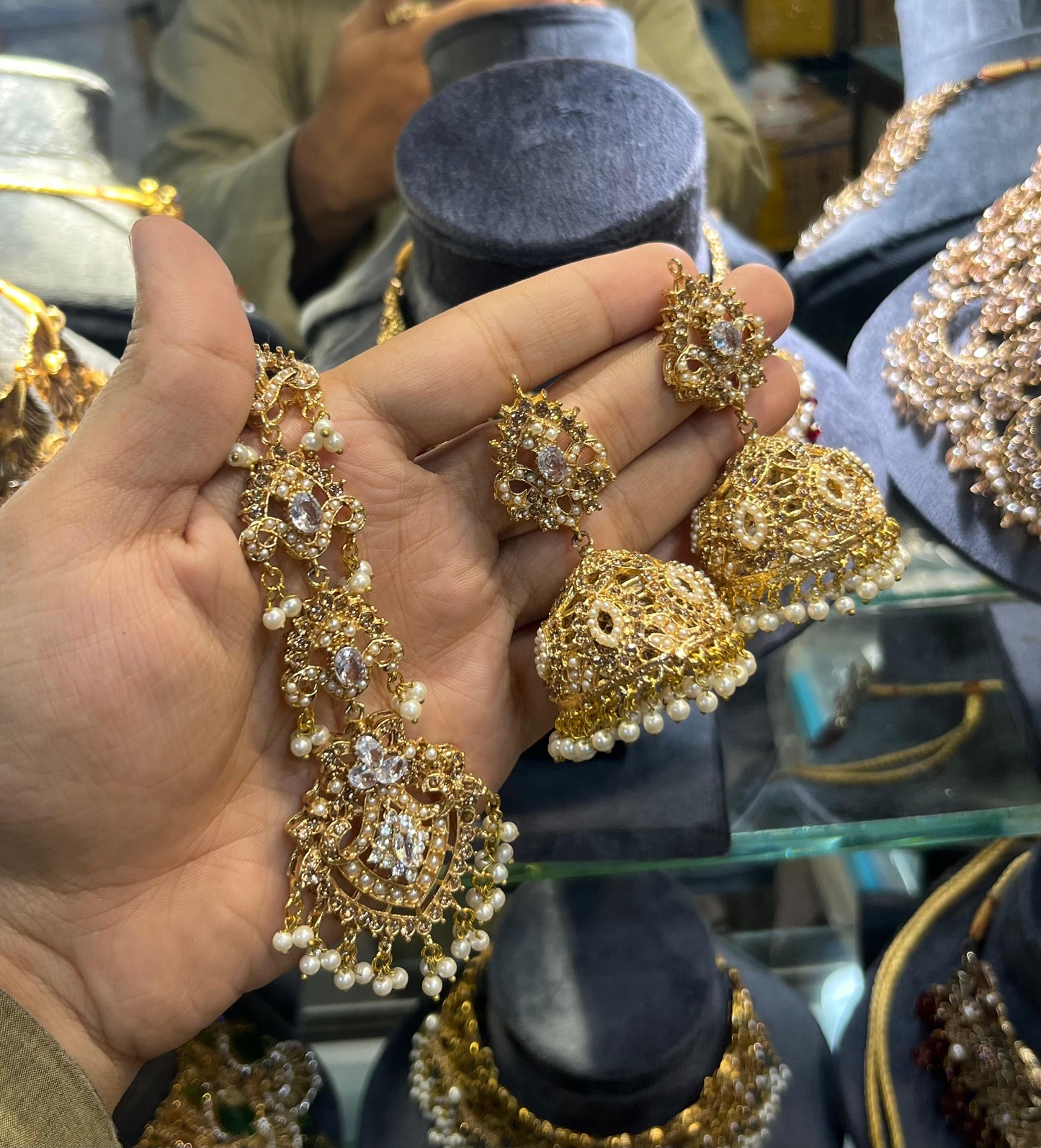 khandani Jhumki Tika