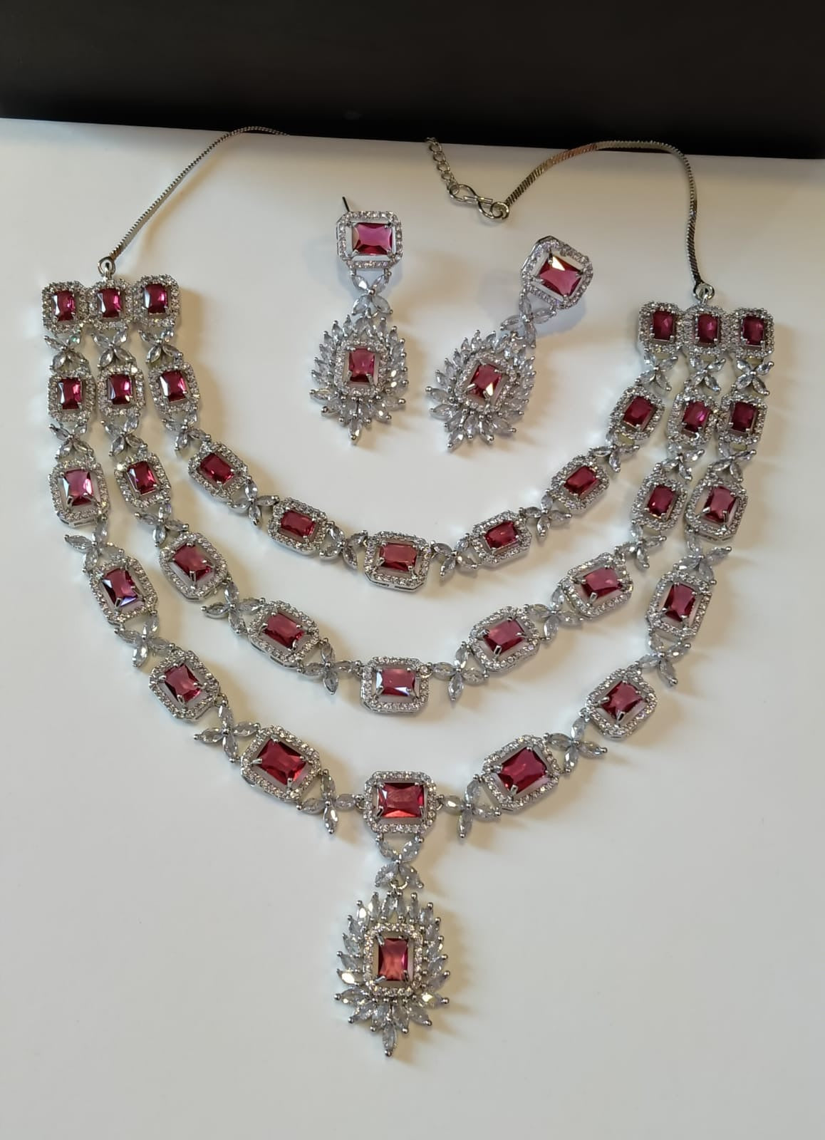 Three layered necklace set