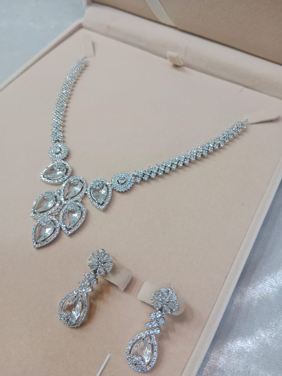 Zircon necklace set