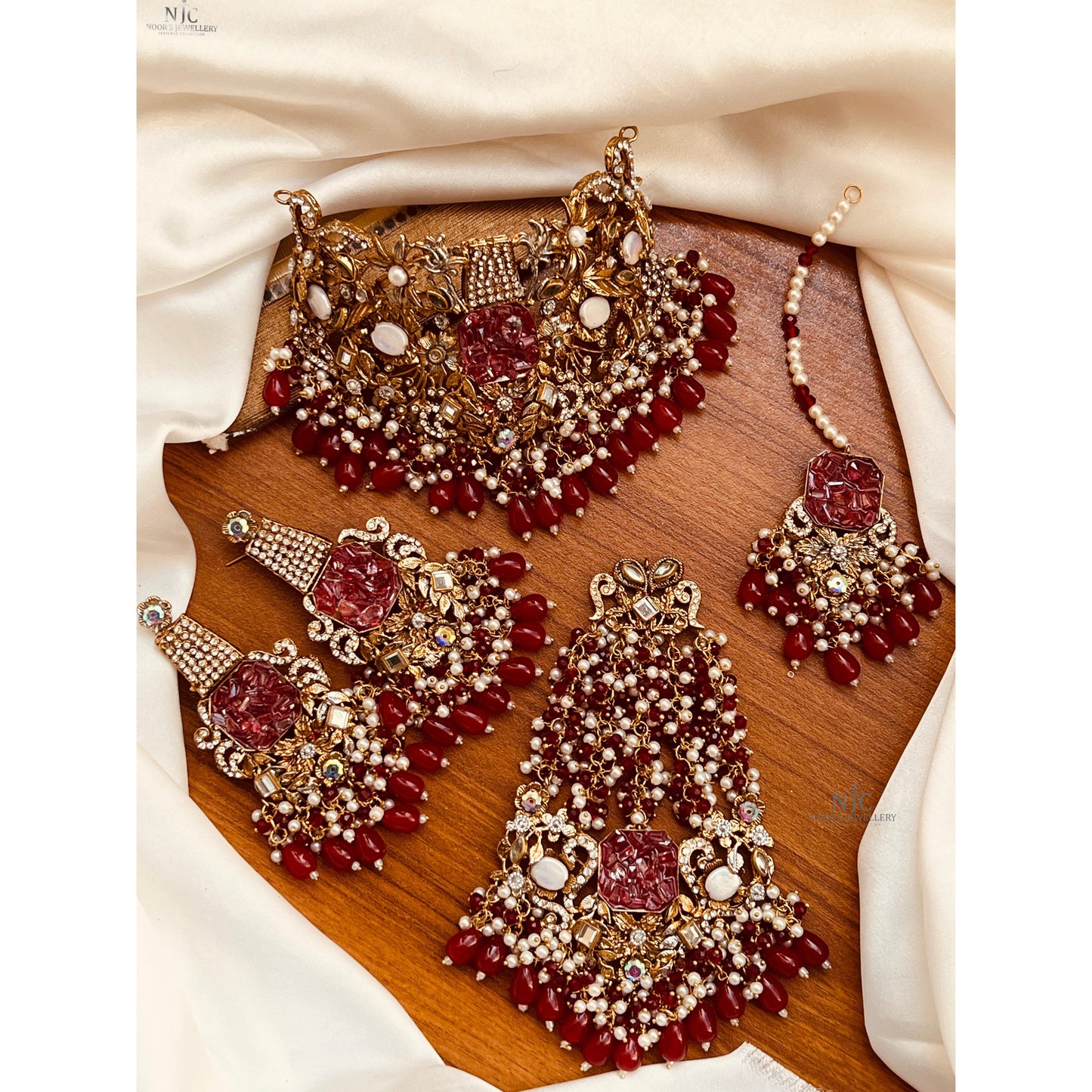 beautiful Elegant crush bridal set fine quality