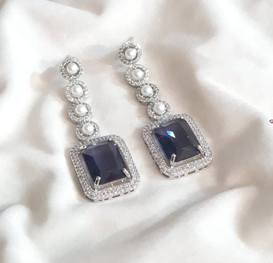 *Fashionable Zircon Earrings*