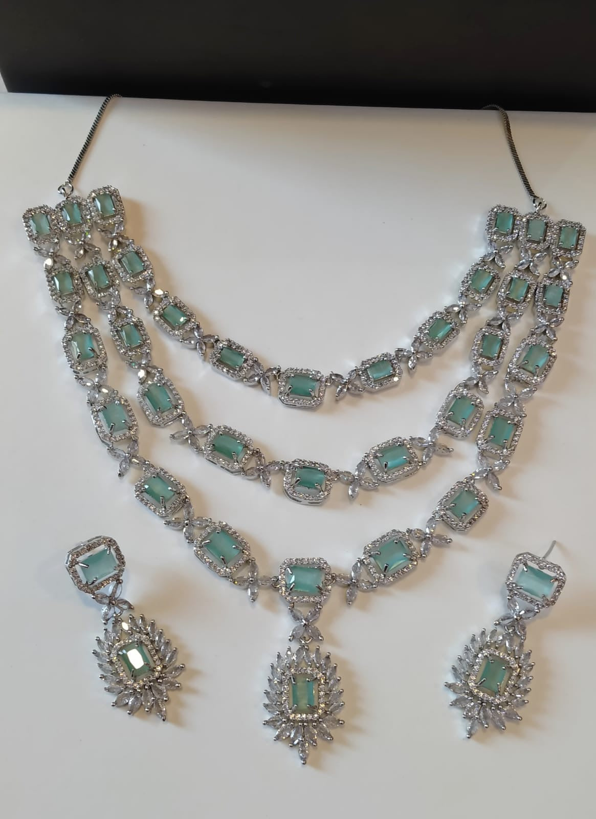 Three layered necklace set