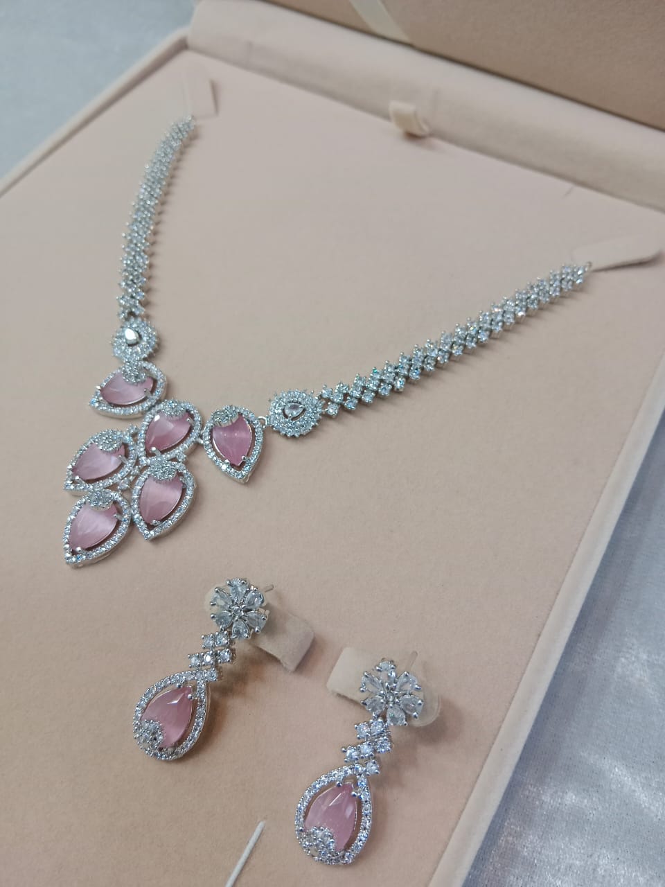 Zircon necklace set