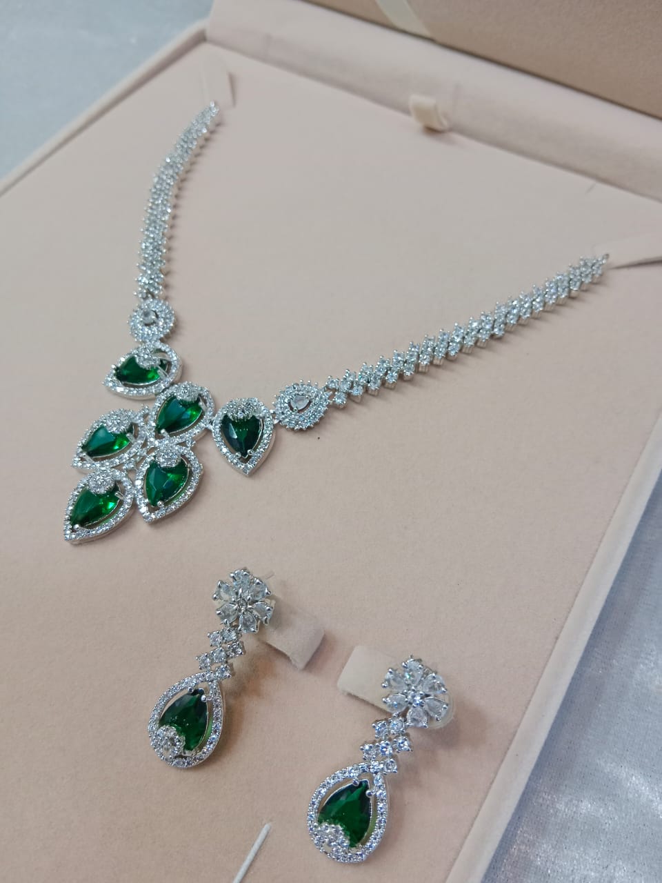 Zircon necklace set