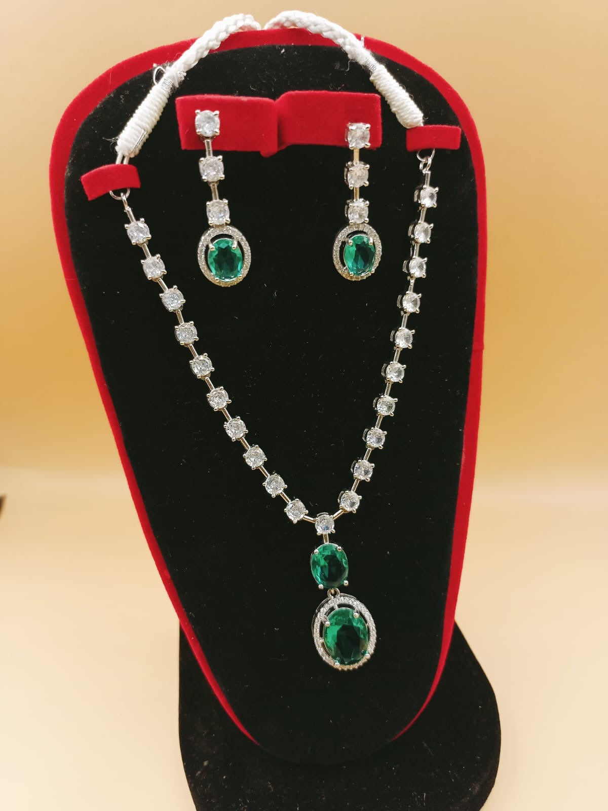 *Zircon Necklace Set*