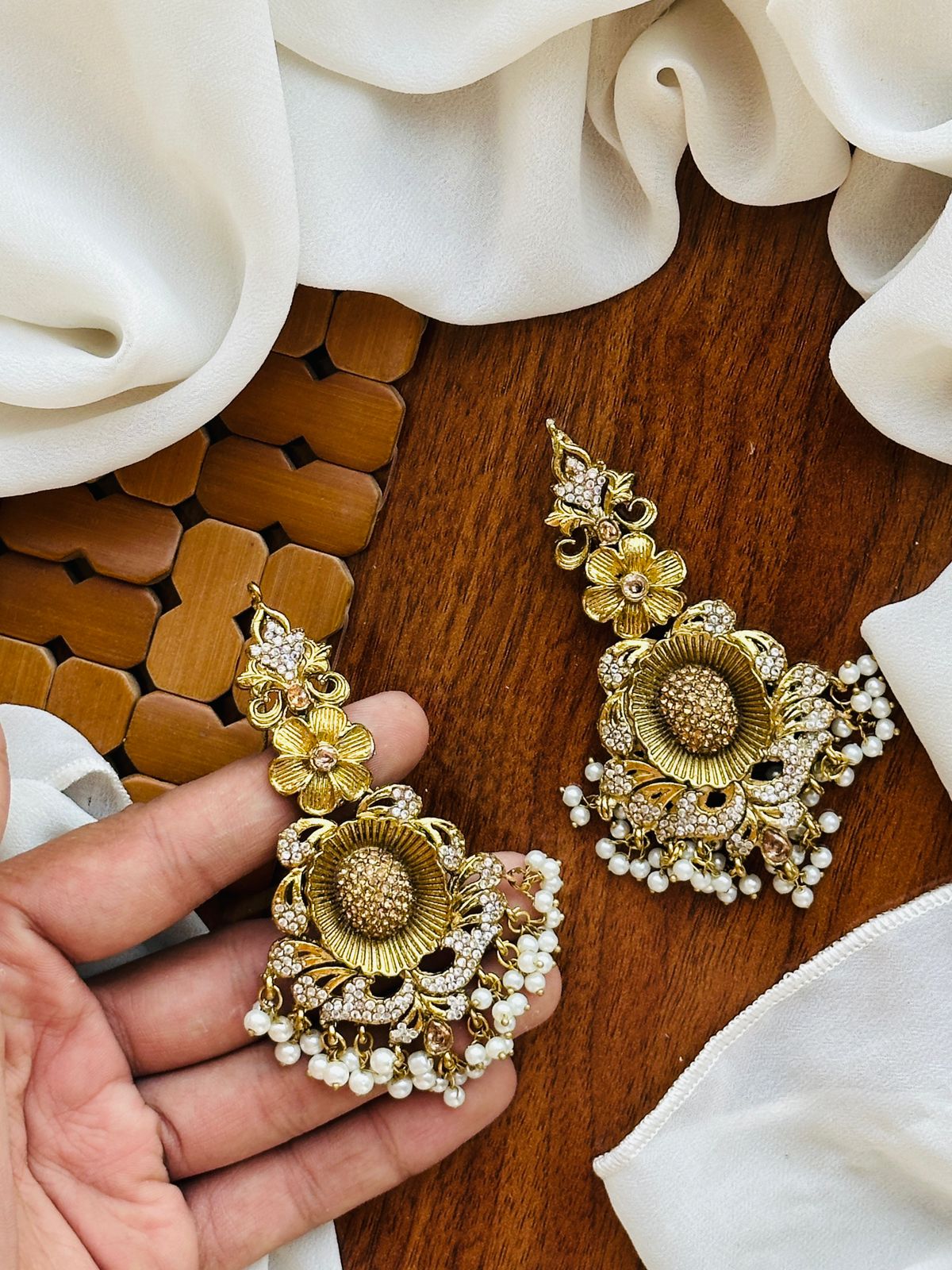 Beautiful 3D Zarqooon Work Weightlesss Designer Earings