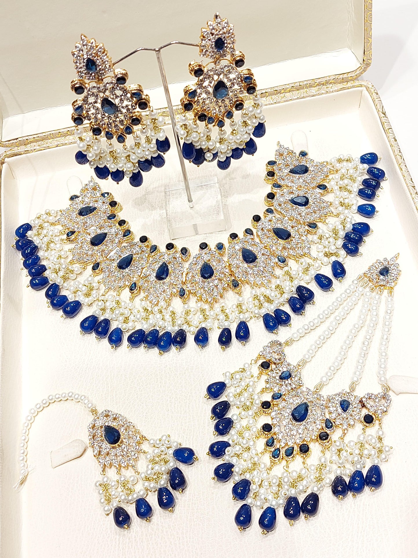 Bridal sets in casting