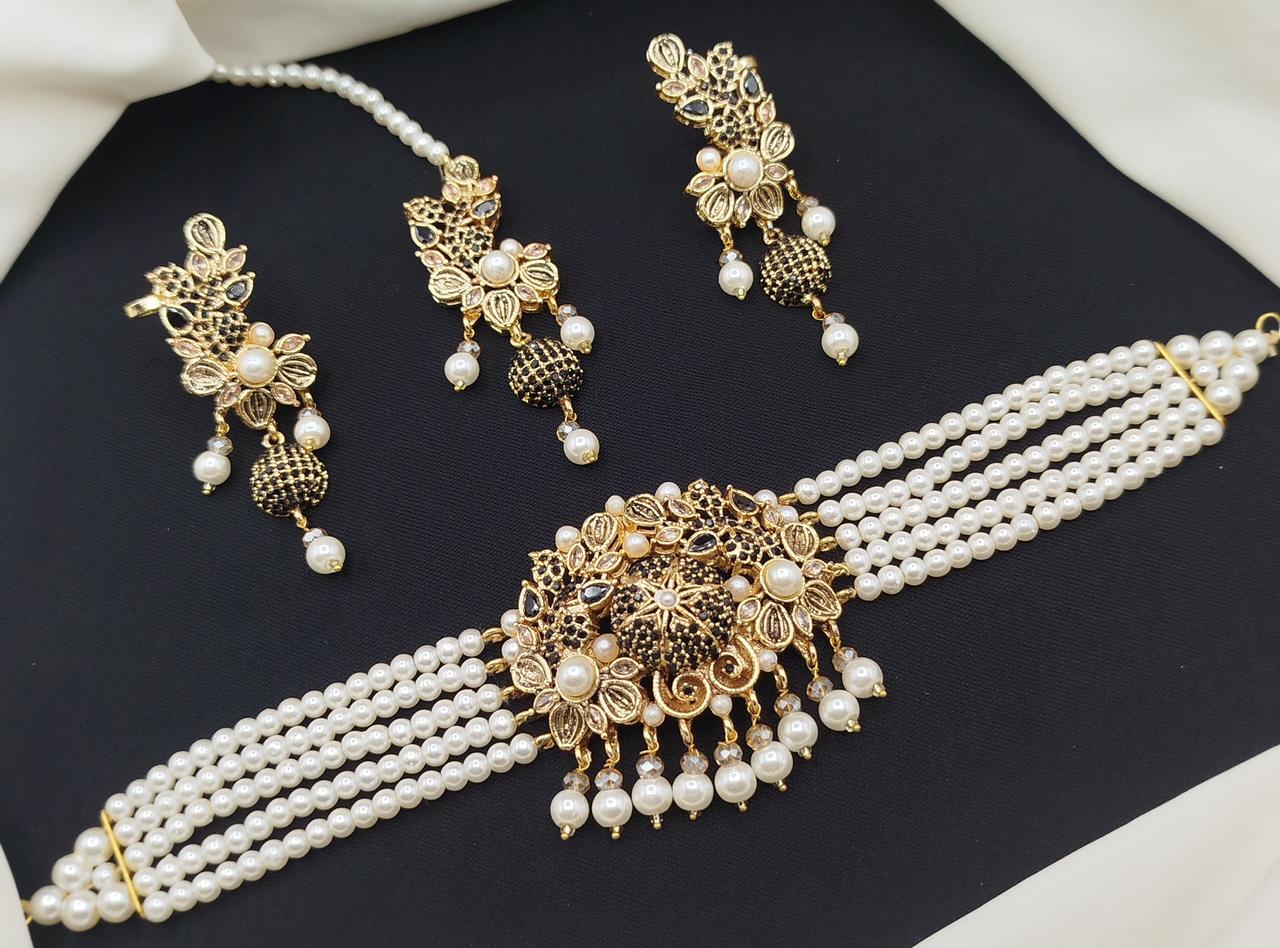 Necklace choker set