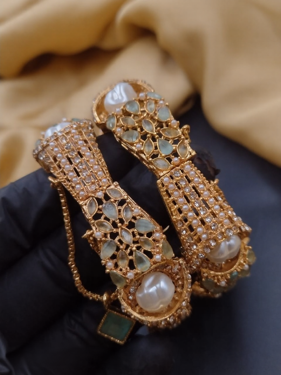 Pair bangles New design Size  2.6 2.8 Available