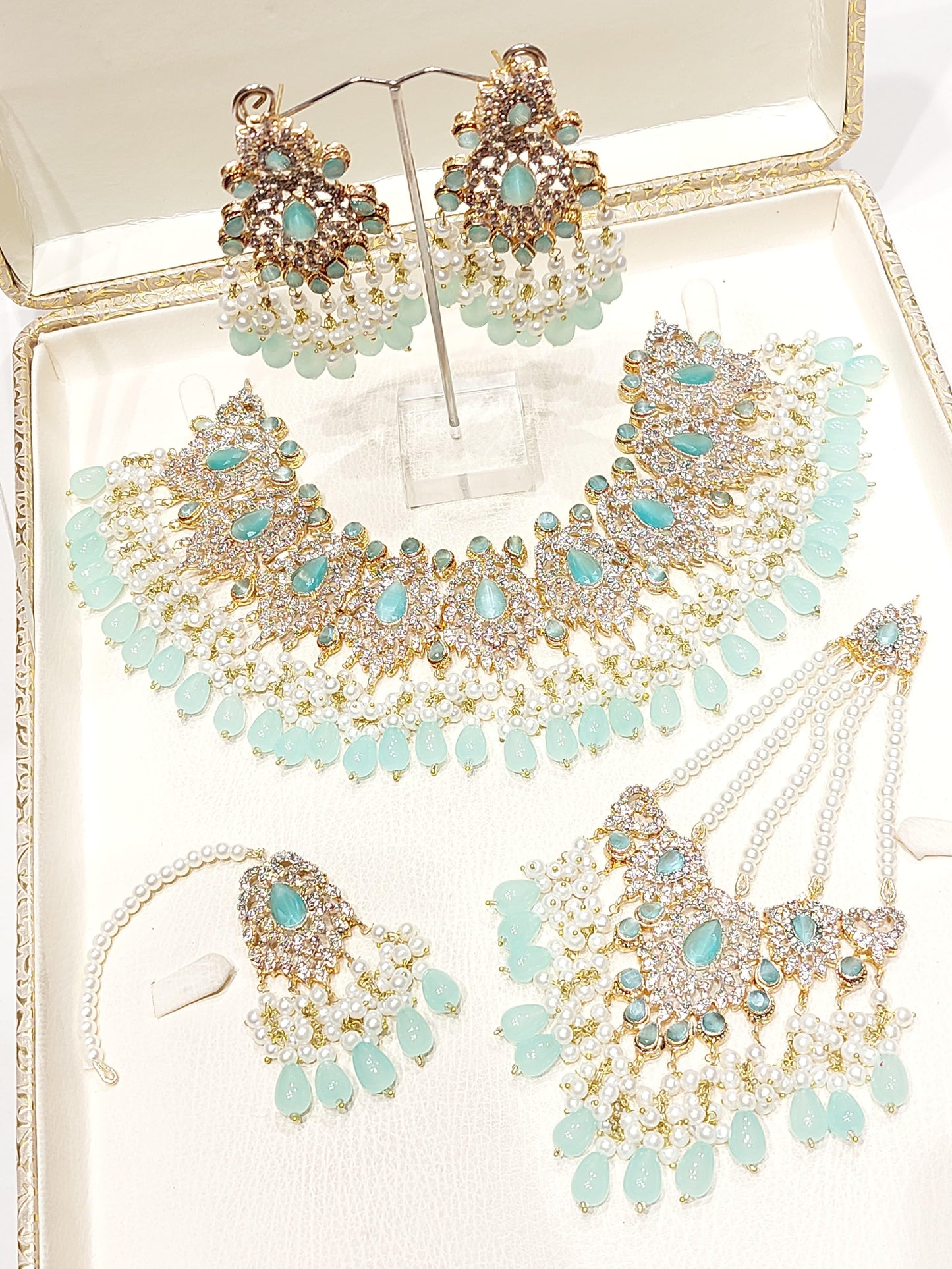 Bridal sets in casting