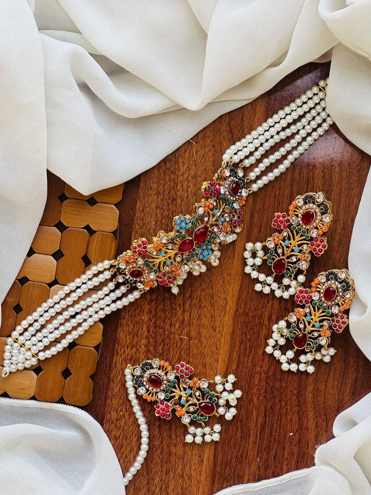 Beautiful 3D Deisgner MOP Crush Chokker set